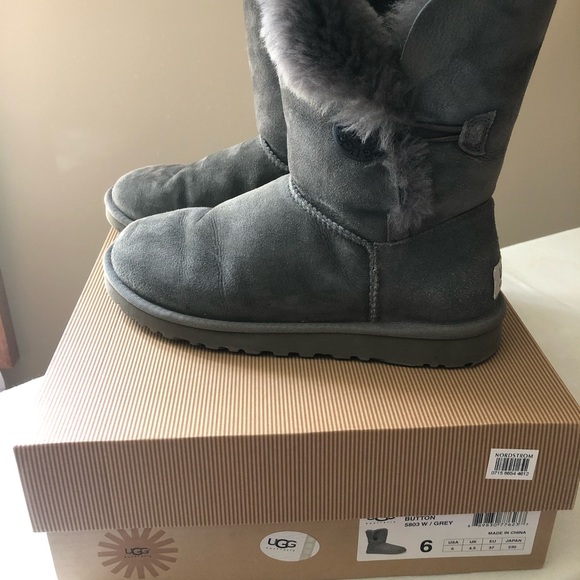 UGG Bailey Button Boot - Picture 1 of 2